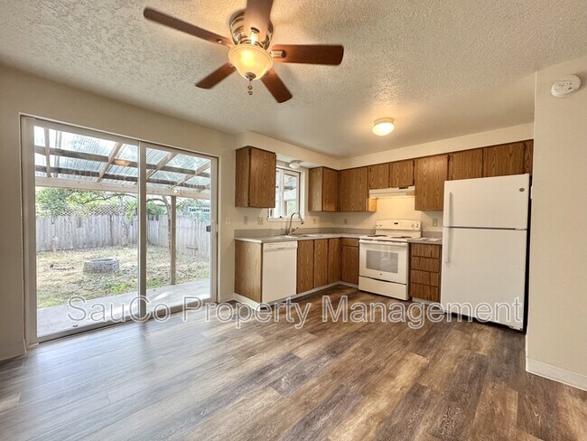 Building Photo - 2738 SE 62nd Ave