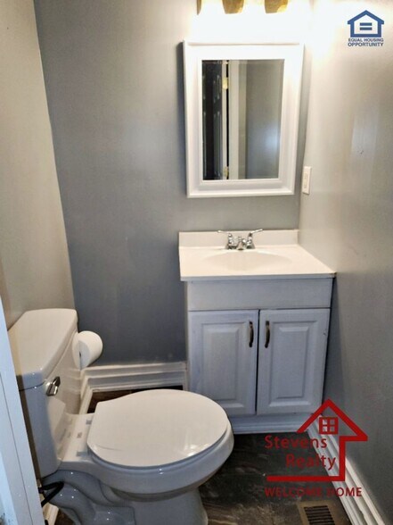 Building Photo - 912 W Scott Ave