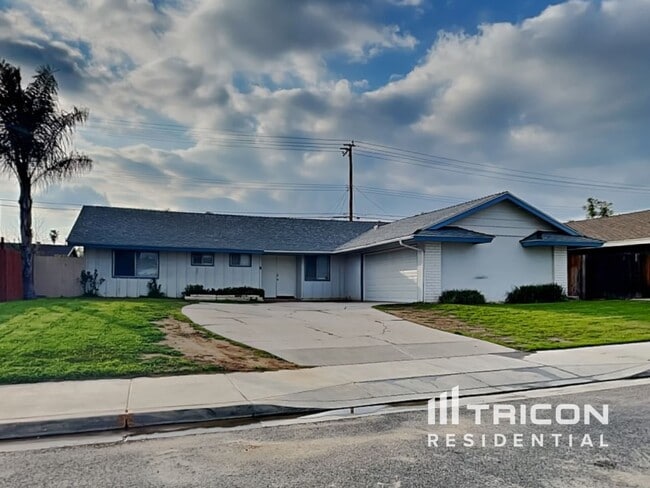 Building Photo - 13687 Boeing St