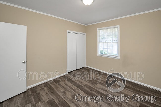 Building Photo - 3215 Walton Dr