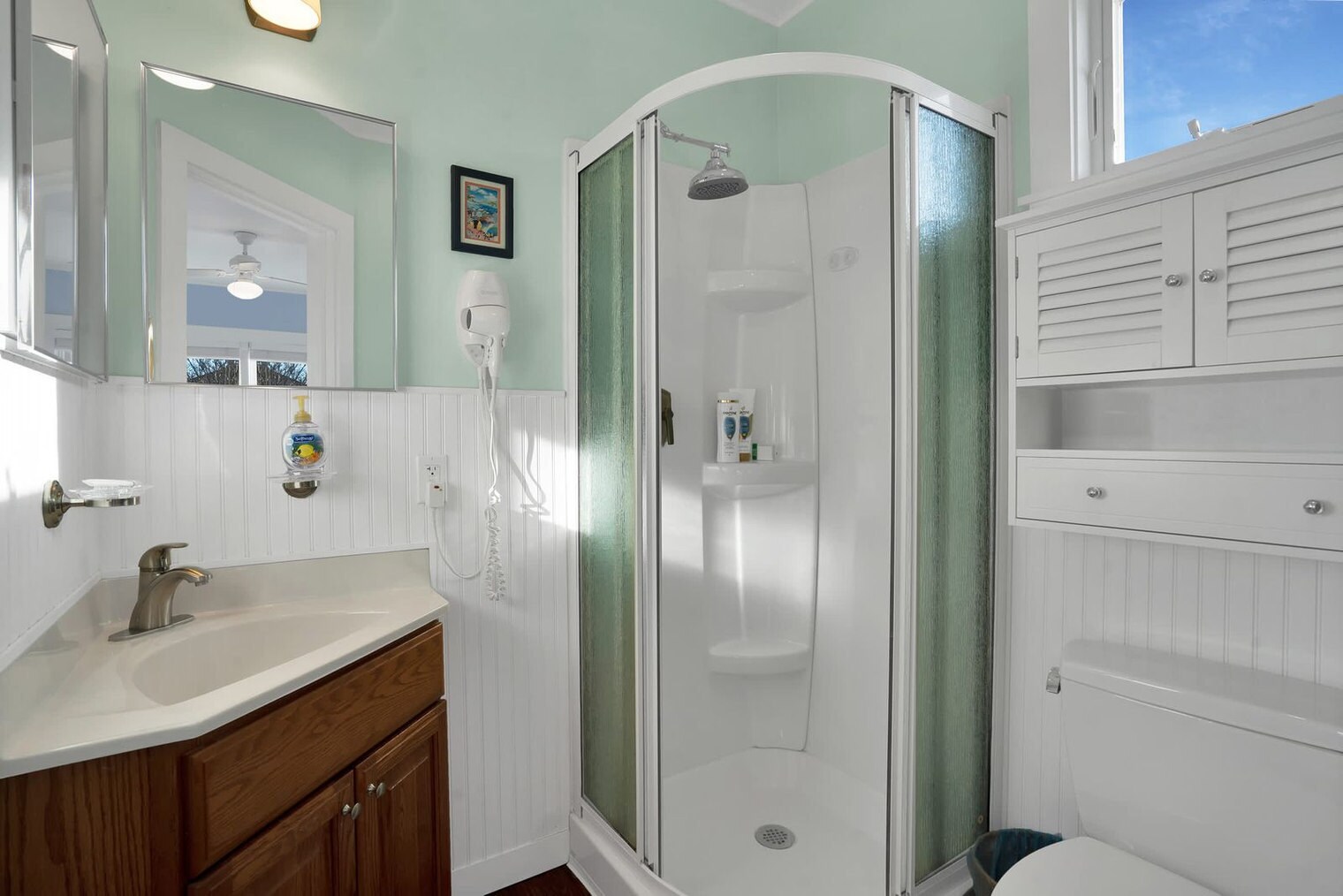 Building Photo - 415 Sound Ave