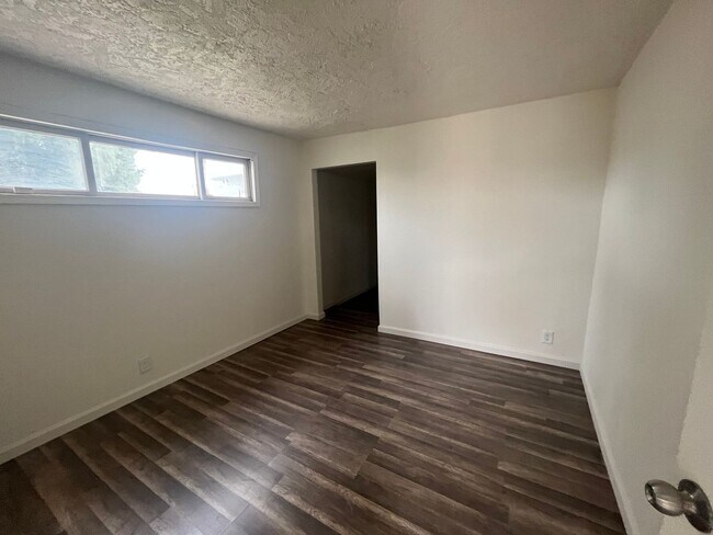 Building Photo - 686