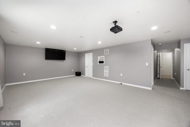 Building Photo - 253 Fairfield Cir W