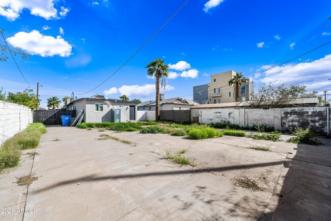 Building Photo - 330 N 15th St