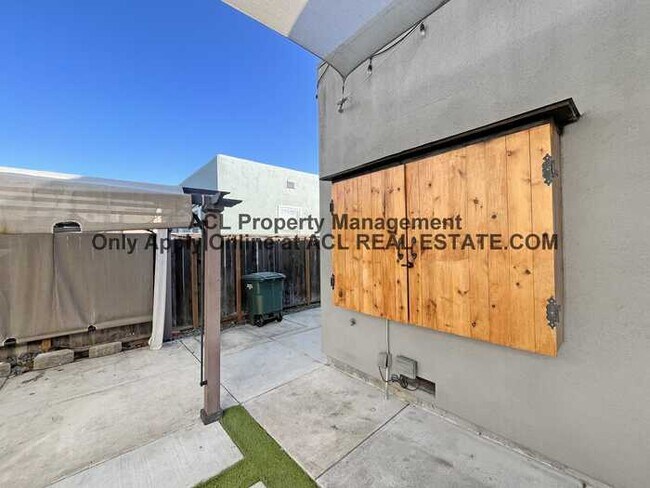 Building Photo - Beautiful, Modern and Affordable Studio Home For Rent