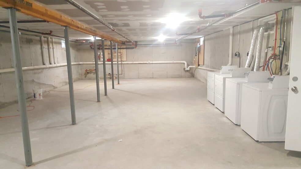 Building Photo - 10 E Main St