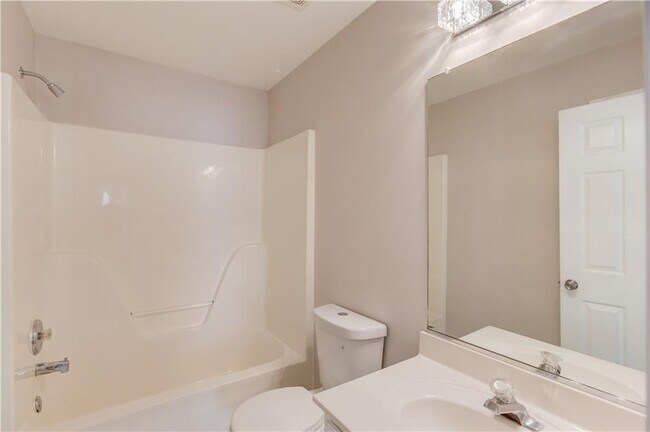 Building Photo - 3895 Kingsbrook Blvd