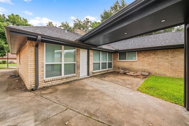Building Photo - 21103 Park York Dr