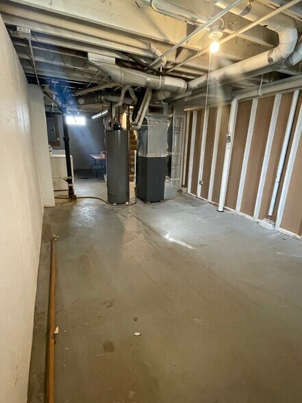 Building Photo - 1422 9th St NW