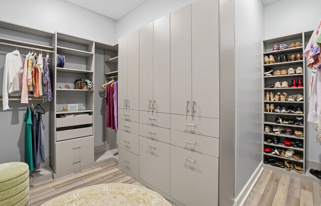 Building Photo - 16408 Pebble Rdg Dr