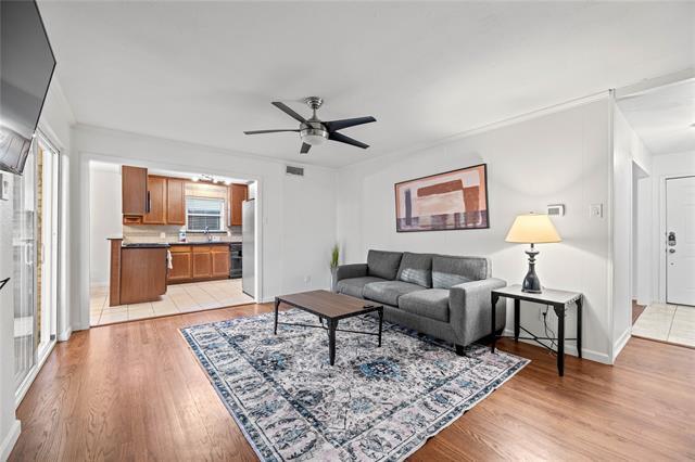 Building Photo - 9936 Lakemere Dr