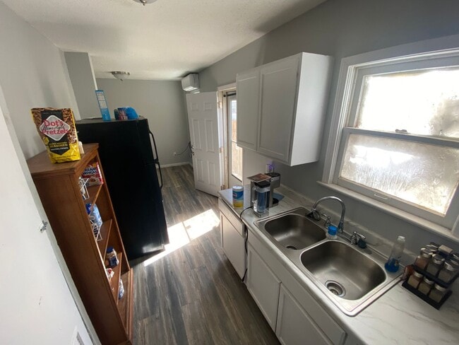 Building Photo - 1 Bedroom 1 bathroom house in North Lubbock!