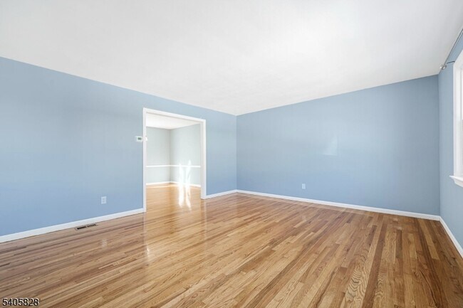 Building Photo - 686 Gates Terrace