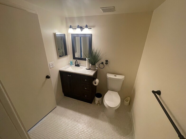 Building Photo - 30042 W 12 Mile Rd