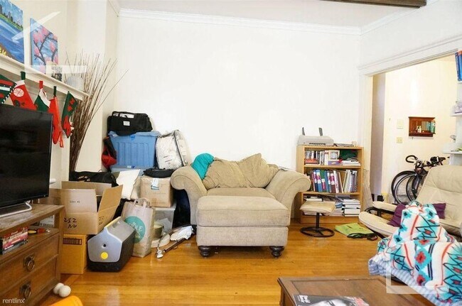 Building Photo - Spacious Brookline Apt near BU; perfect for students!  Granite Countertops, 2 Decks