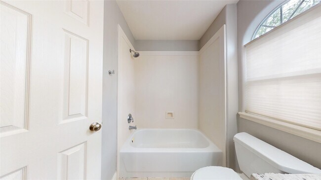 Building Photo - 328 Malone St