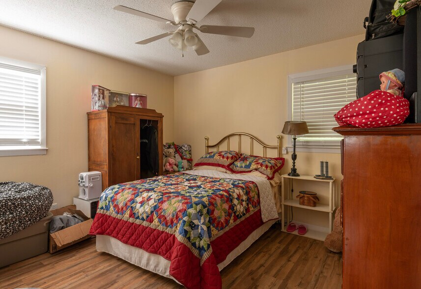 Building Photo - 105 Peach Dr