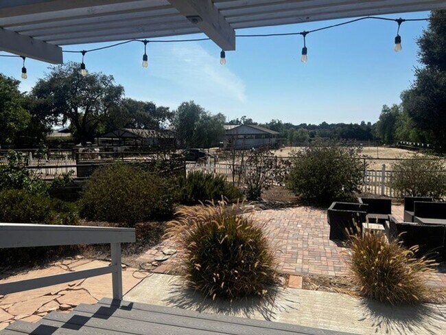 Building Photo - 1701 Calzada Ave