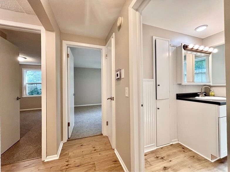 Building Photo - 730 Vernon Ave NW