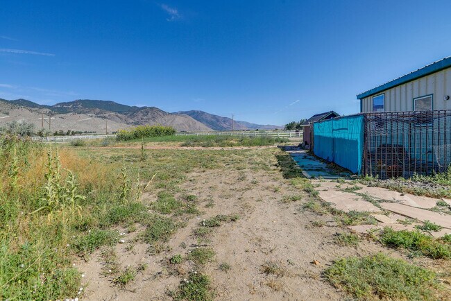 Building Photo - 445 Hansen Ln