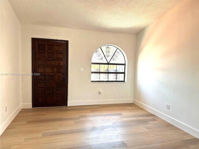 Building Photo - 2732 W 54th St