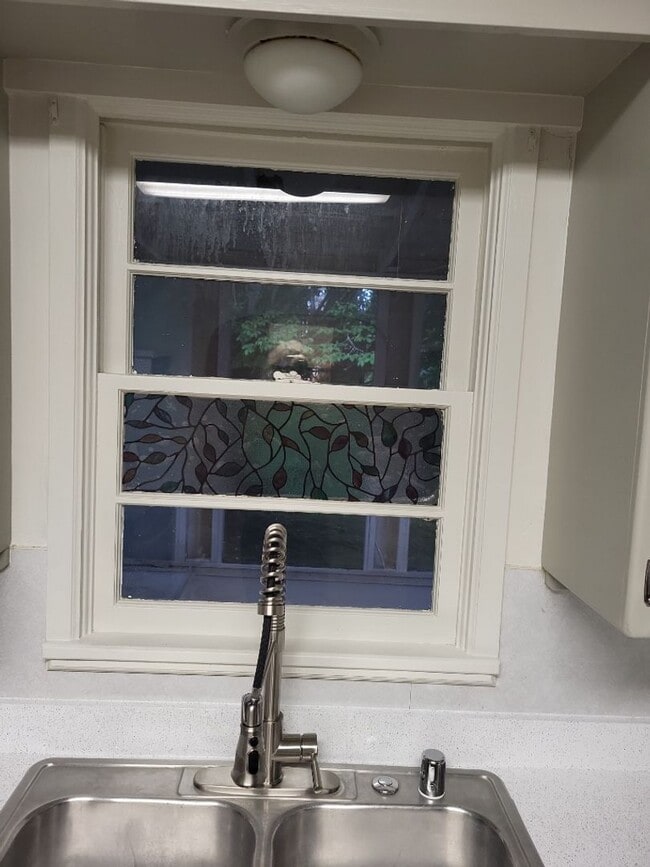 Building Photo - 1/2 off 1st Month's Rent - Charming Vintage Three Bedroom In Camas