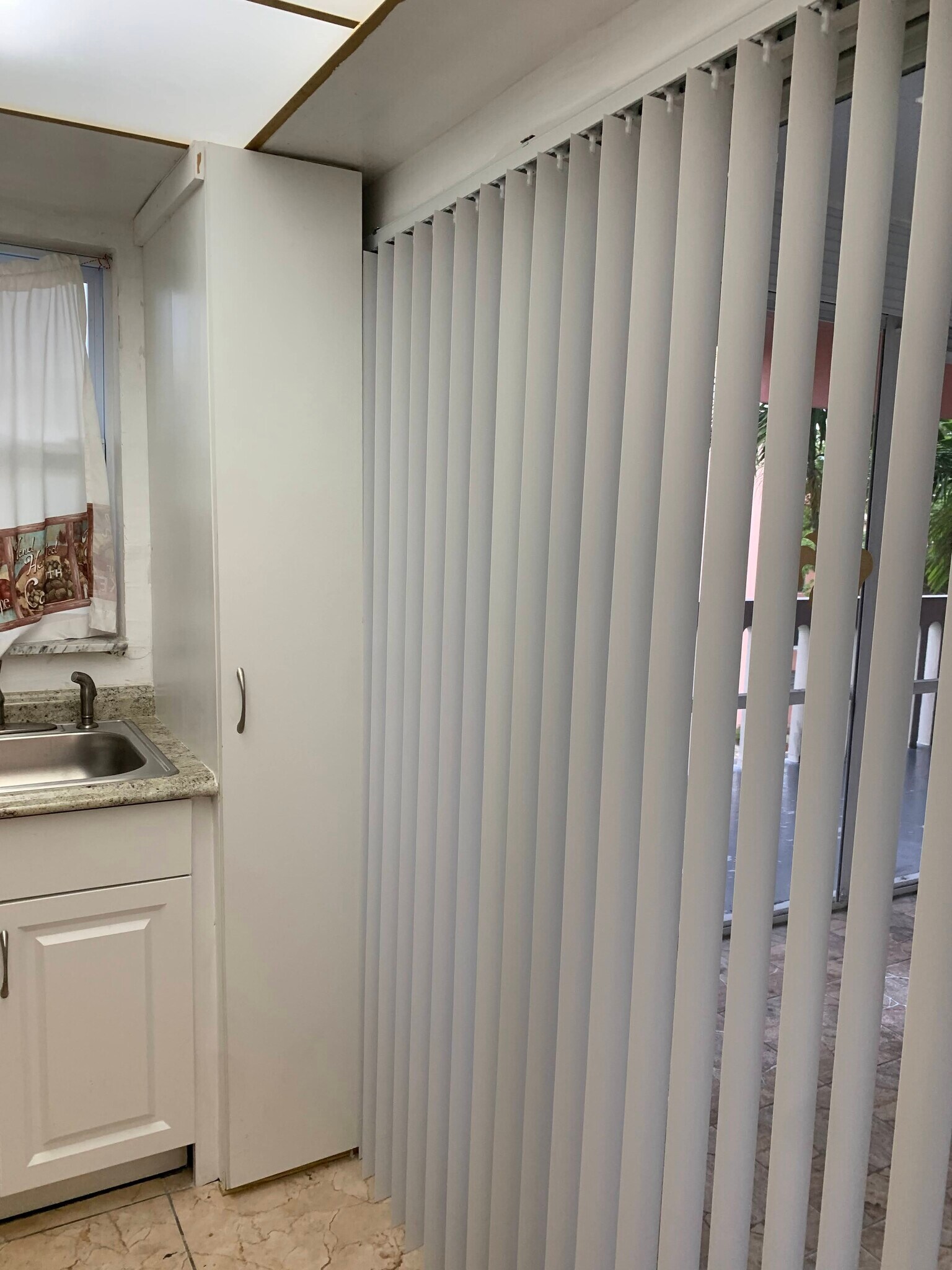 Building Photo - 180 NE 12th Ave