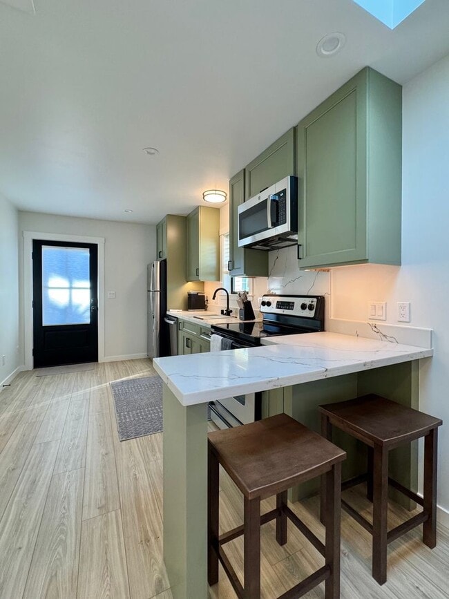 Building Photo - Furnished ADU 1 Bedroom 1 Bathroom Less Th...