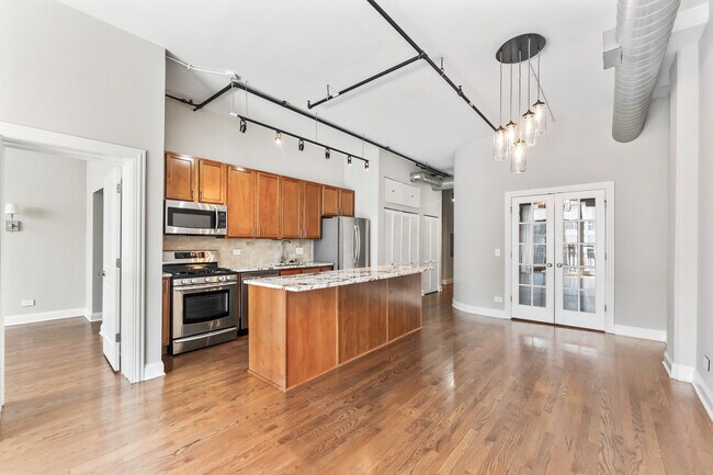 Building Photo - 1000 W Adams St