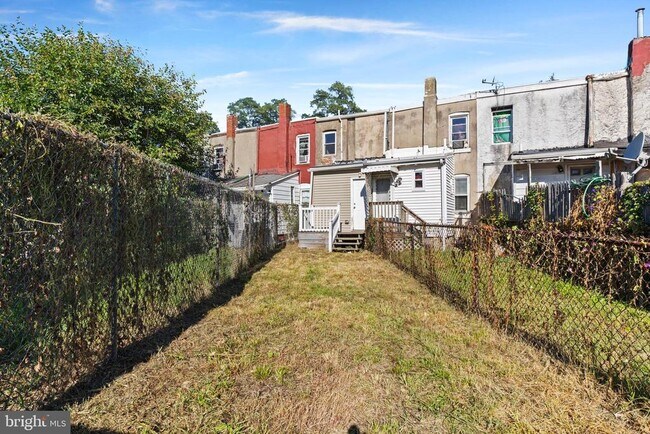 Building Photo - 1725 Roberts Ave