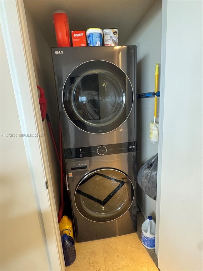 Building Photo - 1830 S Ocean Dr