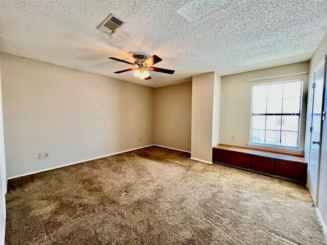 Building Photo - 1247 Dallas Dr