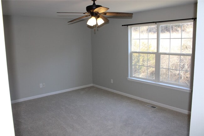 Building Photo - 712 Woodside Creek Dr