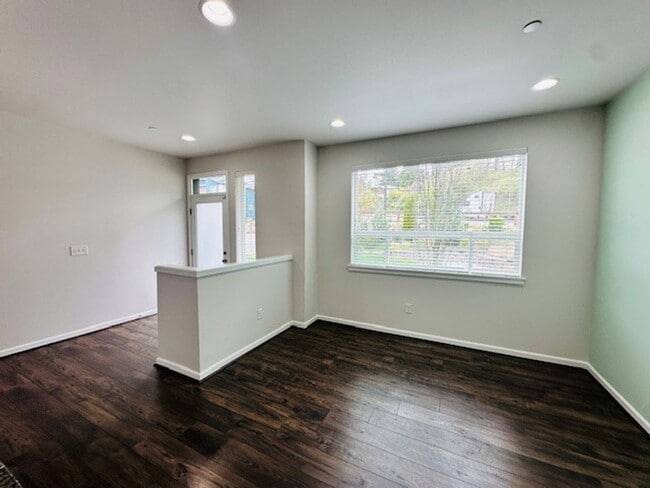 Building Photo - 3Bd/2.25Ba Seattle Townhouse