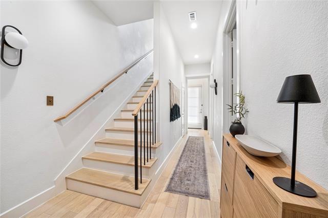 Building Photo - 130 Gdn Ct W