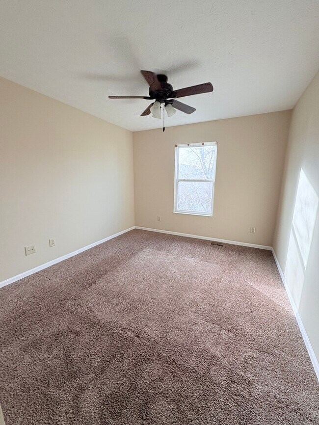 Building Photo - 4BR w/ Deck Near Blacklick Woods