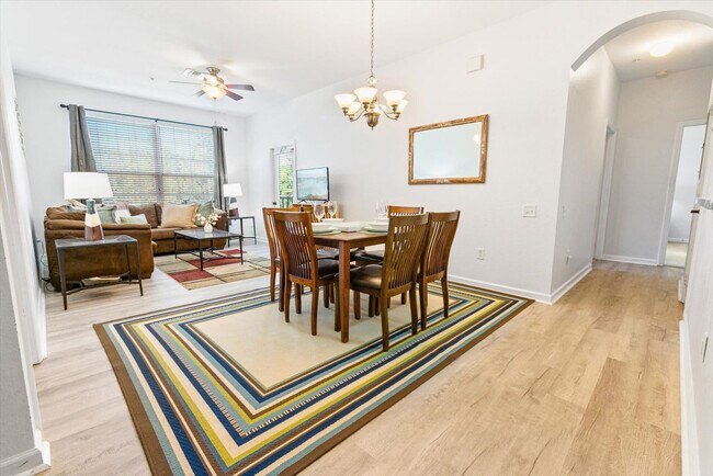 Building Photo - 2304 Silver Palm Dr