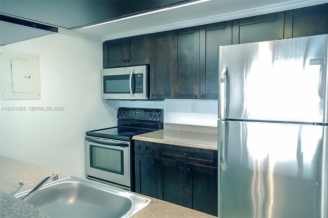 Building Photo - 7601 E Treasure Dr