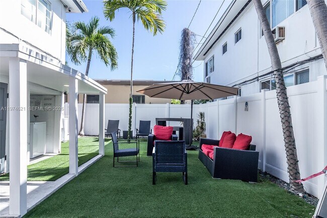 Building Photo - 8430 Harding Ave