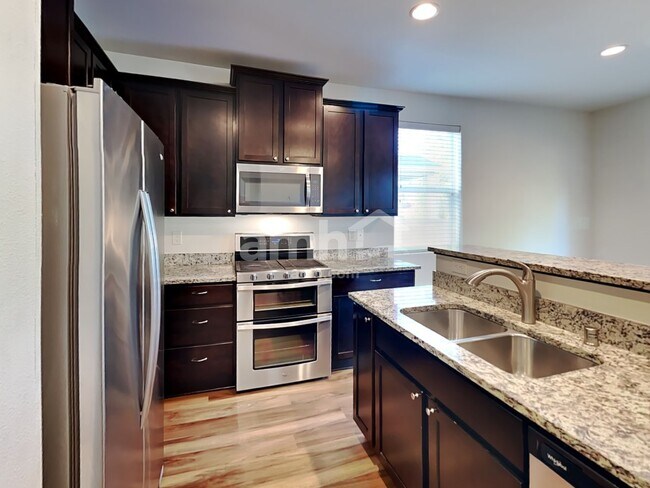 Building Photo - 477 McKinley St