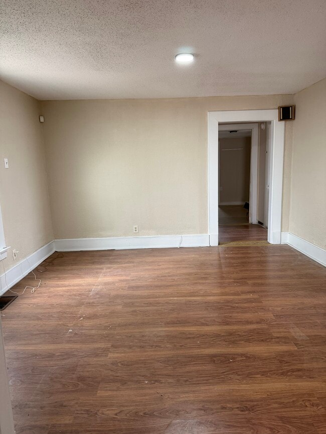 Building Photo - 2900 Dawson Ave SW