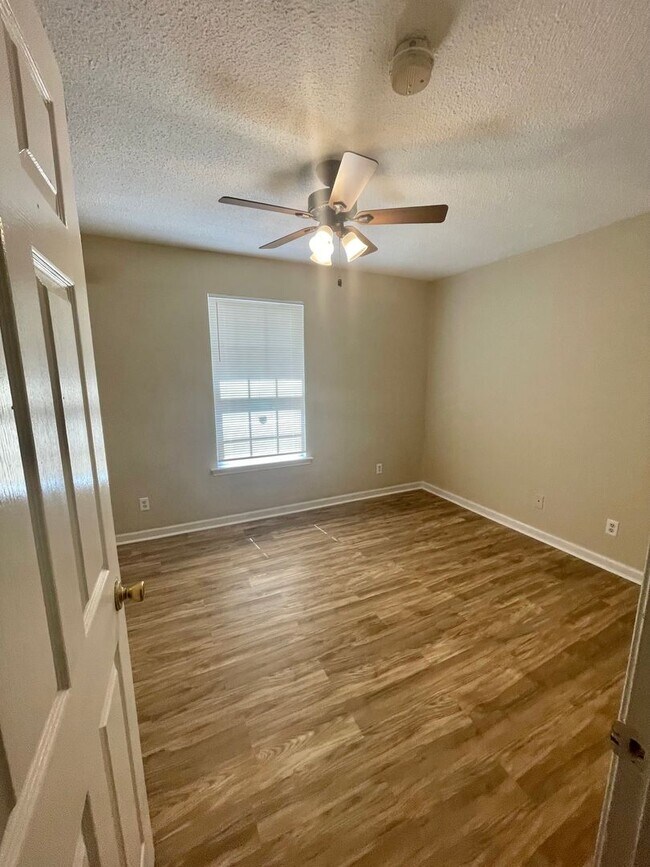 Building Photo - Spacious 4-Bedroom, 2-Bath Home with Fenced Backyard & Lawn Care Included