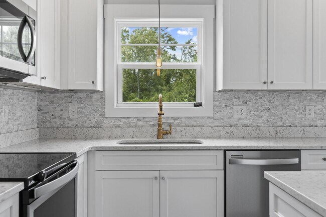 Building Photo - 318 Holbrook Ln