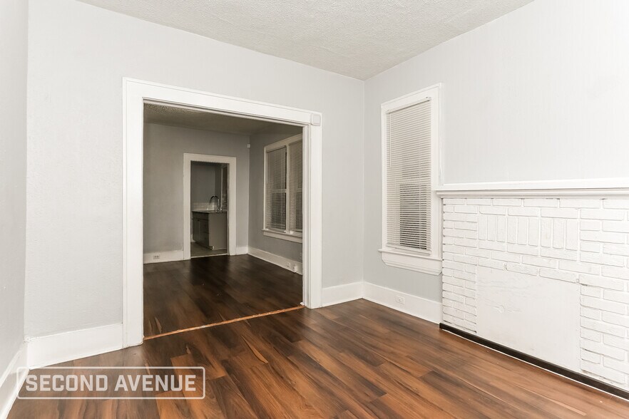 Building Photo - 1417 W 6th St