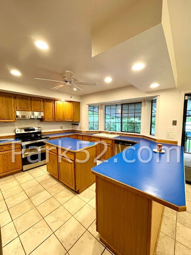 Building Photo - 9024-9024 Waverly Dr SW