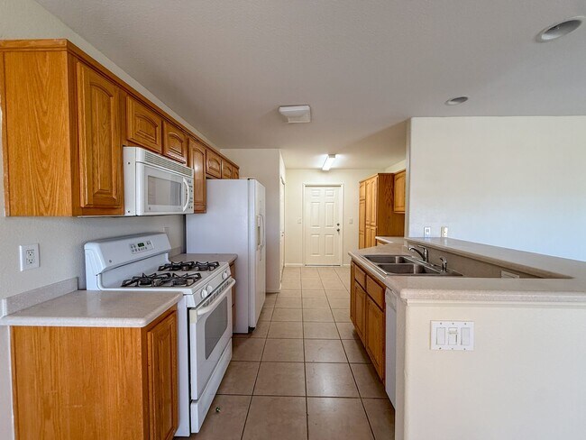 Building Photo - 29 Palms Home