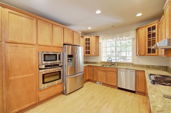 Building Photo - 3Bd/2.5Ba Redmond Home