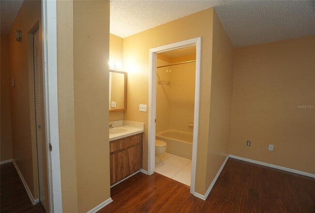 Building Photo - 10049 Lake Oak Cir