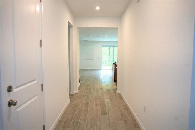 Building Photo - 13131 Pergola Ave