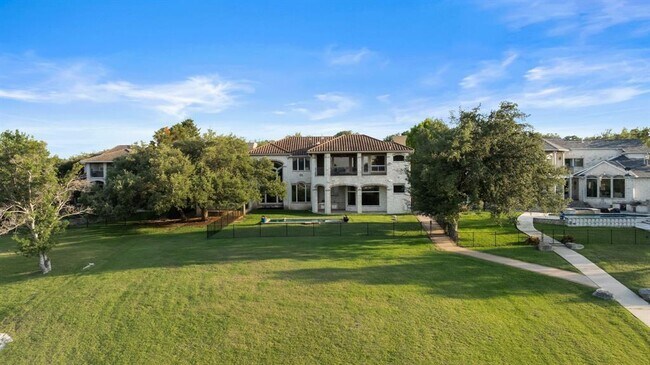 Building Photo - 401 Brooks Hollow Rd